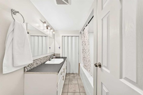 7312 + 7314 36 Avenue Nw, Calgary, AB 