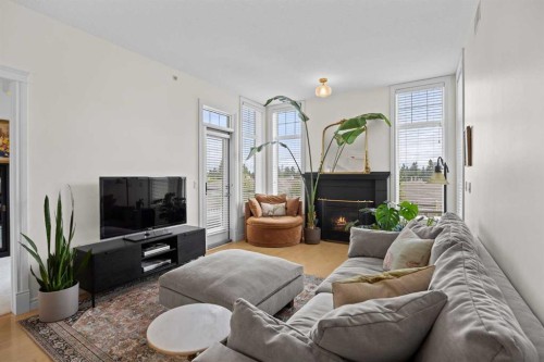 301-2121 98 Avenue Sw, Calgary, AB - Indoor Photo Showing Living Room