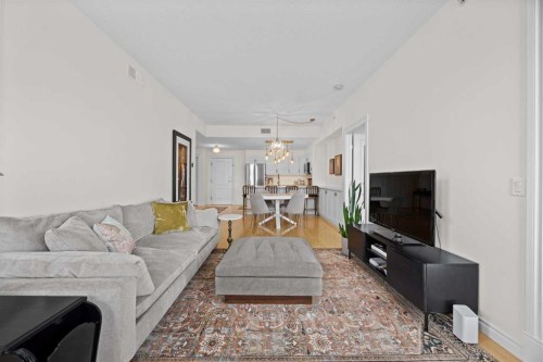 301-2121 98 Avenue Sw, Calgary, AB - Indoor Photo Showing Living Room