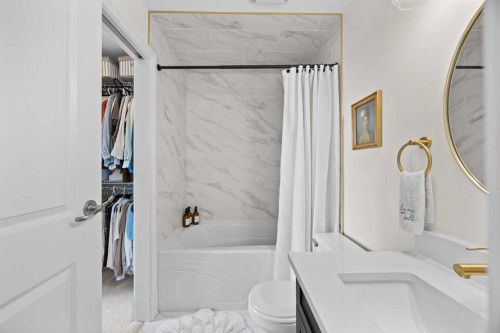301-2121 98 Avenue Sw, Calgary, AB - Indoor Photo Showing Bathroom