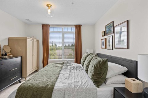 301-2121 98 Avenue Sw, Calgary, AB - Indoor Photo Showing Bedroom