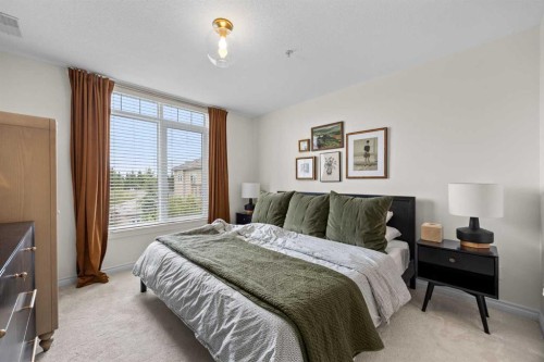 301-2121 98 Avenue Sw, Calgary, AB - Indoor Photo Showing Bedroom