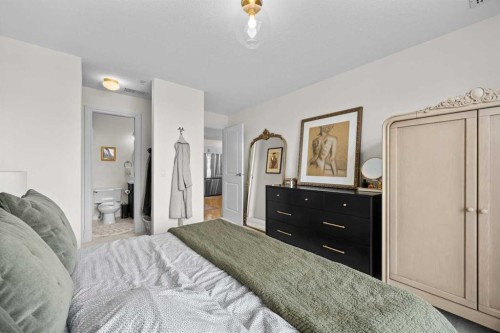 301-2121 98 Avenue Sw, Calgary, AB - Indoor Photo Showing Bedroom