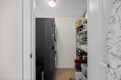 301-2121 98 Avenue Sw, Calgary, AB - Indoor Photo Showing Other Room