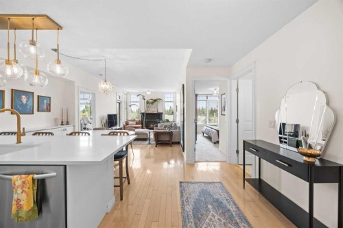301-2121 98 Avenue Sw, Calgary, AB - Indoor Photo Showing Kitchen With Upgraded Kitchen