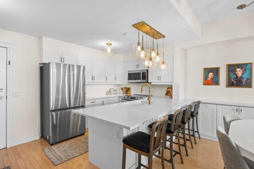 301-2121 98 Avenue Sw, Calgary, AB - Indoor Photo Showing Kitchen With Upgraded Kitchen