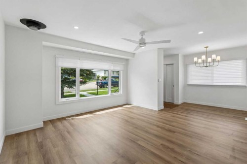 5020 47A Avenue, Sylvan Lake, AB - Indoor Photo Showing Living Room