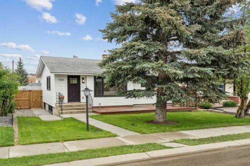 5020 47A Avenue  Sylvan Lake, AB T4S 1G8