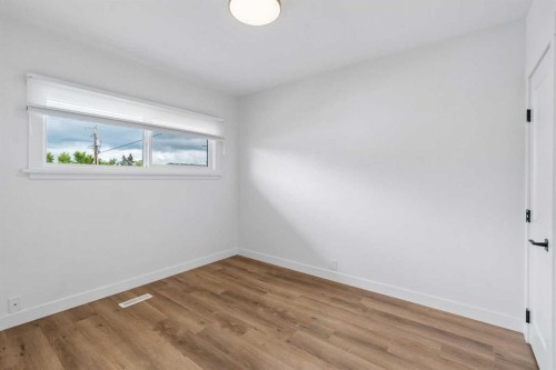 5020 47A Avenue, Sylvan Lake, AB - Indoor Photo Showing Other Room
