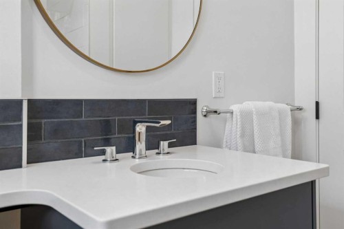 5020 47A Avenue, Sylvan Lake, AB - Indoor Photo Showing Bathroom