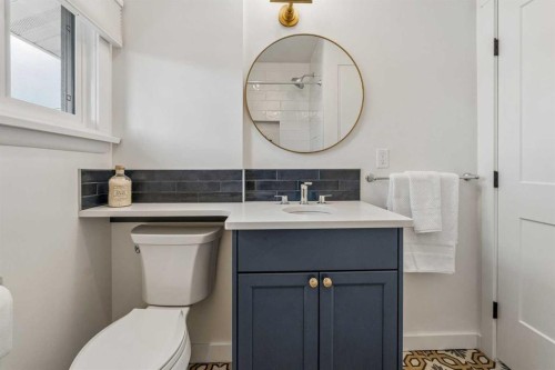 5020 47A Avenue, Sylvan Lake, AB - Indoor Photo Showing Bathroom