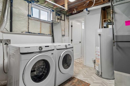 5020 47A Avenue, Sylvan Lake, AB - Indoor Photo Showing Laundry Room