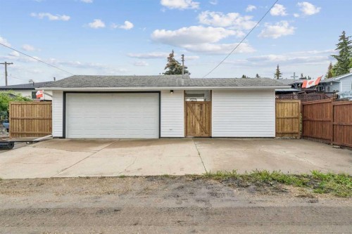 5020 47A Avenue, Sylvan Lake, AB - Outdoor