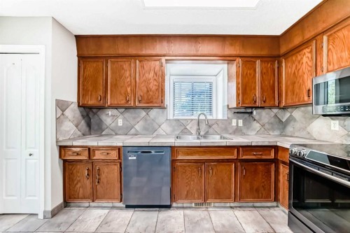 55 Woodstock Way Sw, Calgary, AB 