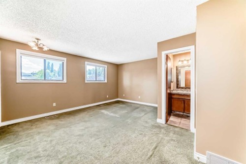 55 Woodstock Way Sw, Calgary, AB 