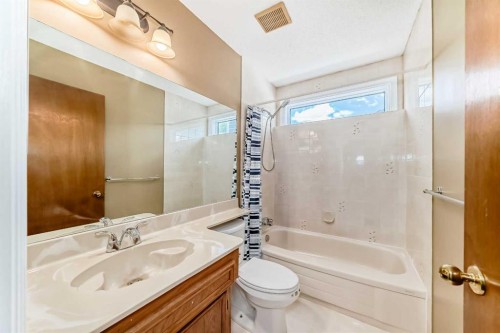 55 Woodstock Way Sw, Calgary, AB 