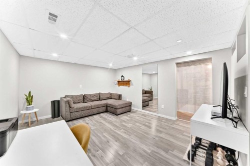 77 Edgeford Way Nw, Calgary, AB 