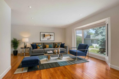 416 Oakhill Place Sw, Calgary, AB - Indoor Photo Showing Living Room
