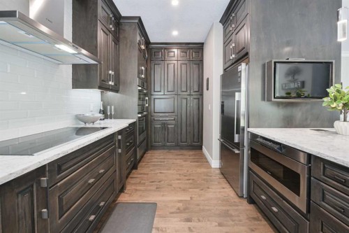 136 Strathlea Place Sw, Calgary, AB 