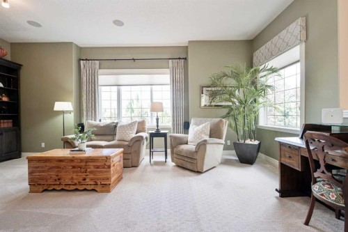 136 Strathlea Place Sw, Calgary, AB 