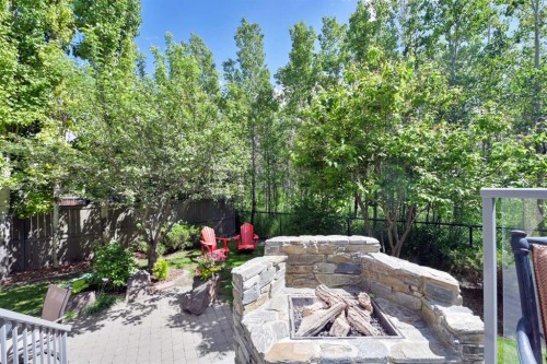 136 Strathlea Place Sw, Calgary, AB 