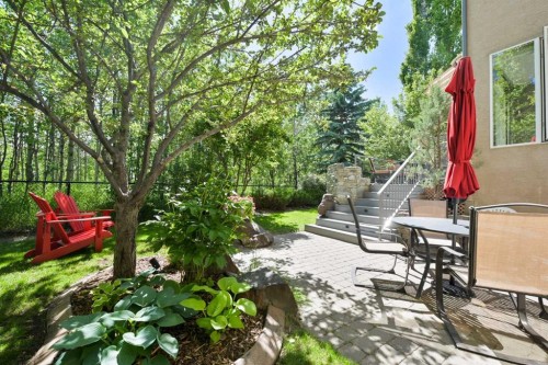 136 Strathlea Place Sw, Calgary, AB 