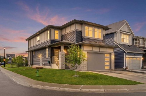 15 Lawrence Green SE Airdrie, AB T4A 3M9