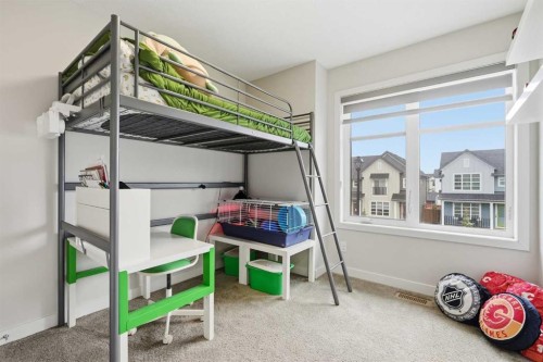 15 Lawrence Green Se, Airdrie, AB 