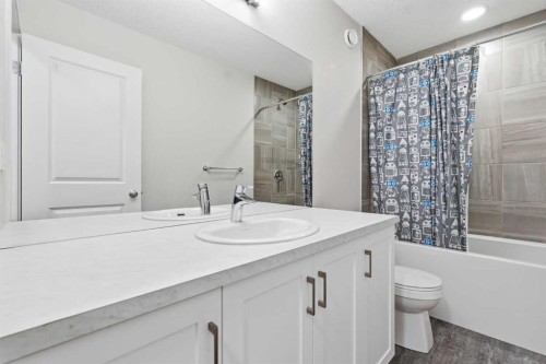 15 Lawrence Green Se, Airdrie, AB 