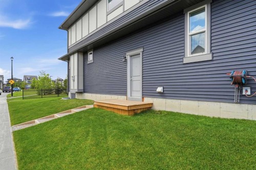 15 Lawrence Green Se, Airdrie, AB 