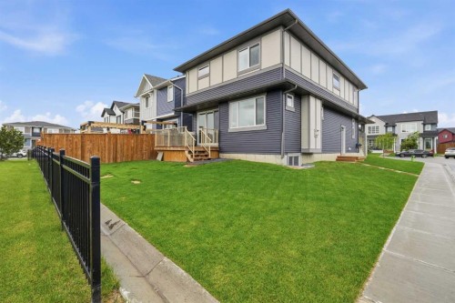 15 Lawrence Green Se, Airdrie, AB 