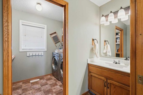 145 Straddock Crescent Sw, Calgary, AB 