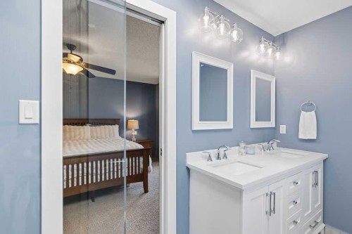 145 Straddock Crescent Sw, Calgary, AB 