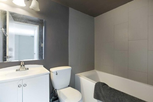 740-519 17 Avenue Sw, Calgary, AB - Indoor Photo Showing Bathroom