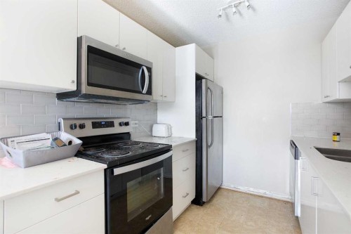 740-519 17 Avenue Sw, Calgary, AB - Indoor Photo Showing Kitchen