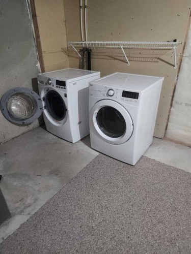 191 Cranberry Green Se, Calgary, AB - Indoor Photo Showing Laundry Room