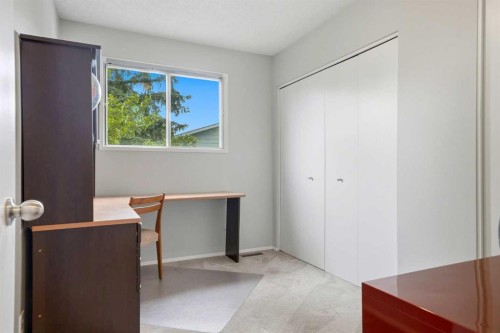 442 Queensland Place Se, Calgary, AB 
