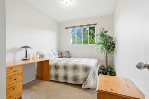 442 Queensland Place Se, Calgary, AB 