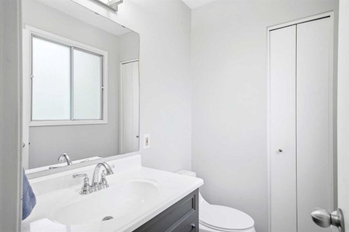 442 Queensland Place Se, Calgary, AB 