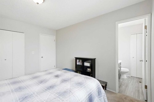 442 Queensland Place Se, Calgary, AB 