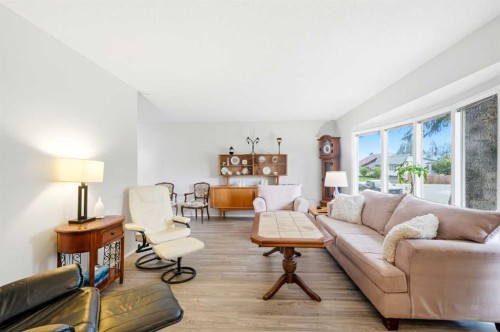 442 Queensland Place Se, Calgary, AB 