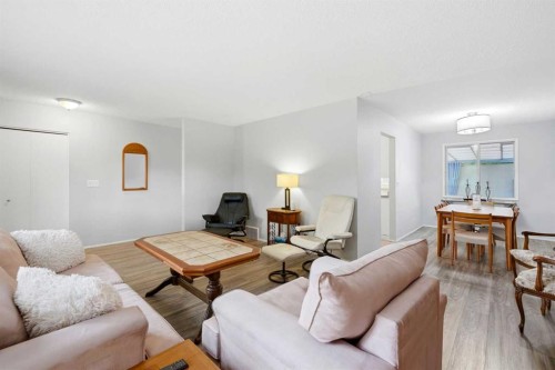 442 Queensland Place Se, Calgary, AB 