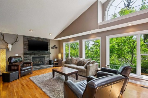 8816 48 Avenue, Calgary, AB 