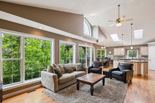 8816 48 Avenue, Calgary, AB 