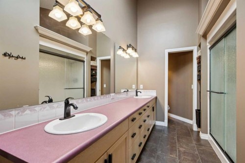 8816 48 Avenue, Calgary, AB 