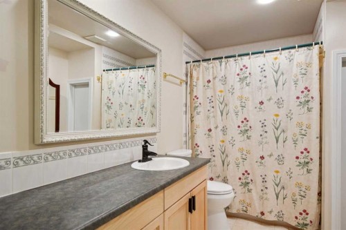 8816 48 Avenue, Calgary, AB 