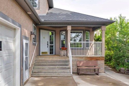 8816 48 Avenue, Calgary, AB 
