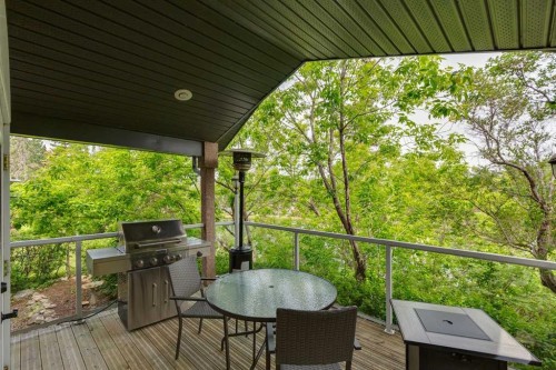 8816 48 Avenue, Calgary, AB 