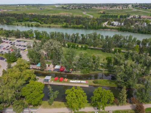 8816 48 Avenue, Calgary, AB 