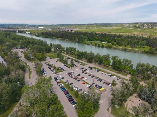8816 48 Avenue, Calgary, AB 